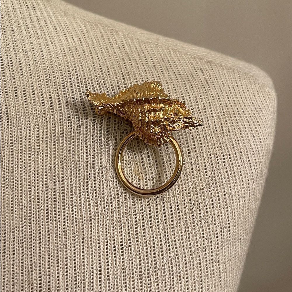 Vintage Seashell Eyeglass Holder Pin/Brooch - Scarf Ring - Gold-tone - Picture 12 of 16